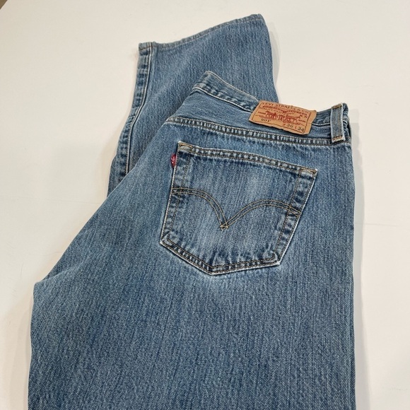 Levi’s Original 501 straight leg Button fly, light wash, 36 X 34 - Picture 9 of 11